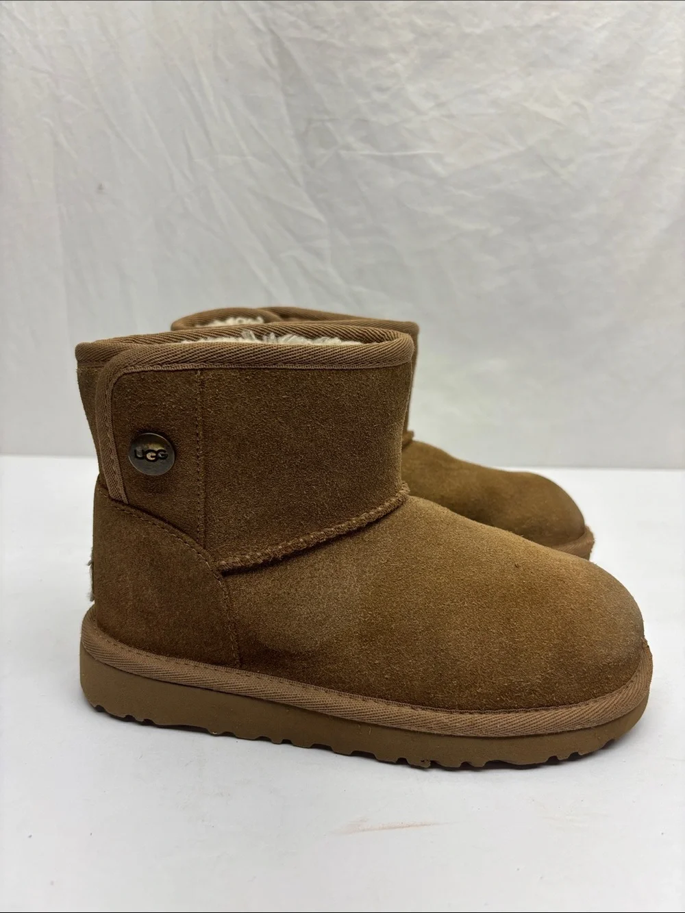 UGG Chestnut Kids Short Suede Boots, SZ 12 toddler girl, box 15